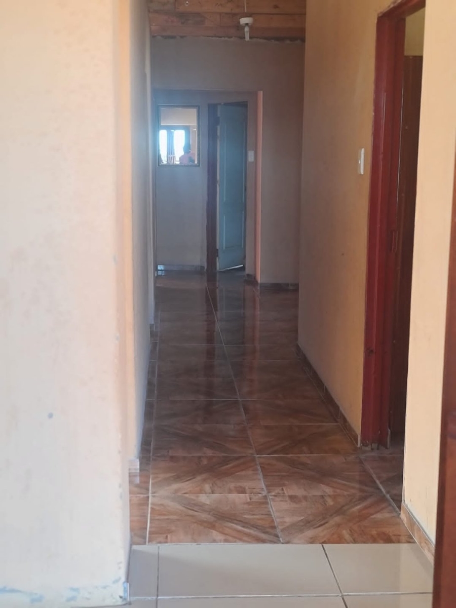 3 Bedroom Property for Sale in Molifi Tau Kloof Free State